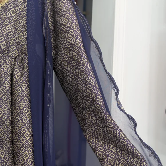 Royal Medieval Renaissance Gown, Velvet Cape, Gloves & Satchel, Fit For A Queen - Picture 4 of 16